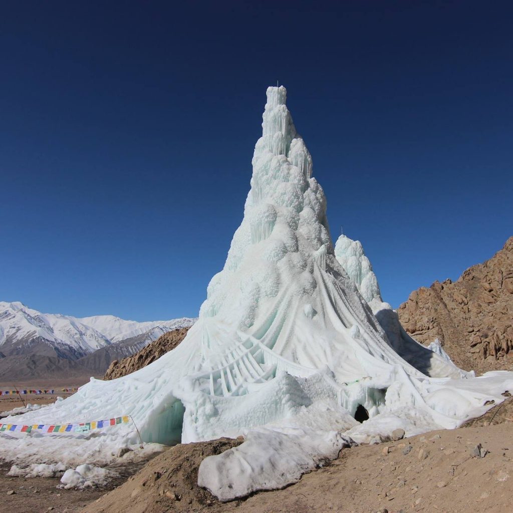 Foto FB "Ice stupa artificial glacier"