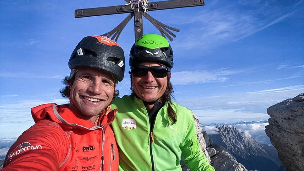 Simon e Roger in vetta alla Cima Grande. Foto Instagram Simon Gietl