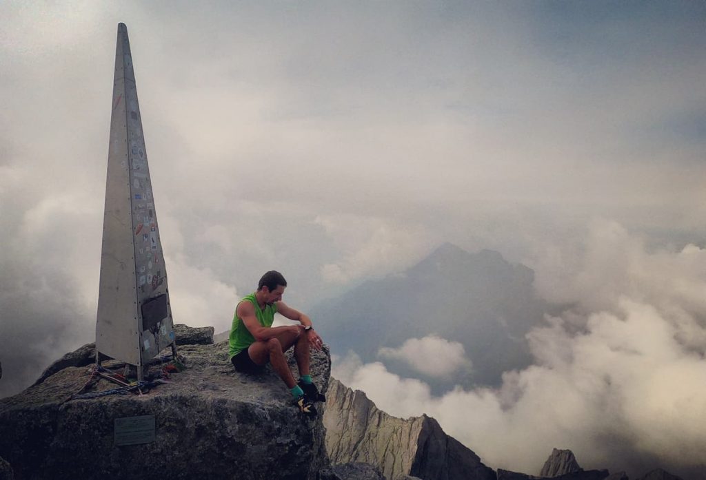 Filip in vetta al Pizzo Badile. Foto Facebook Filip Babicz