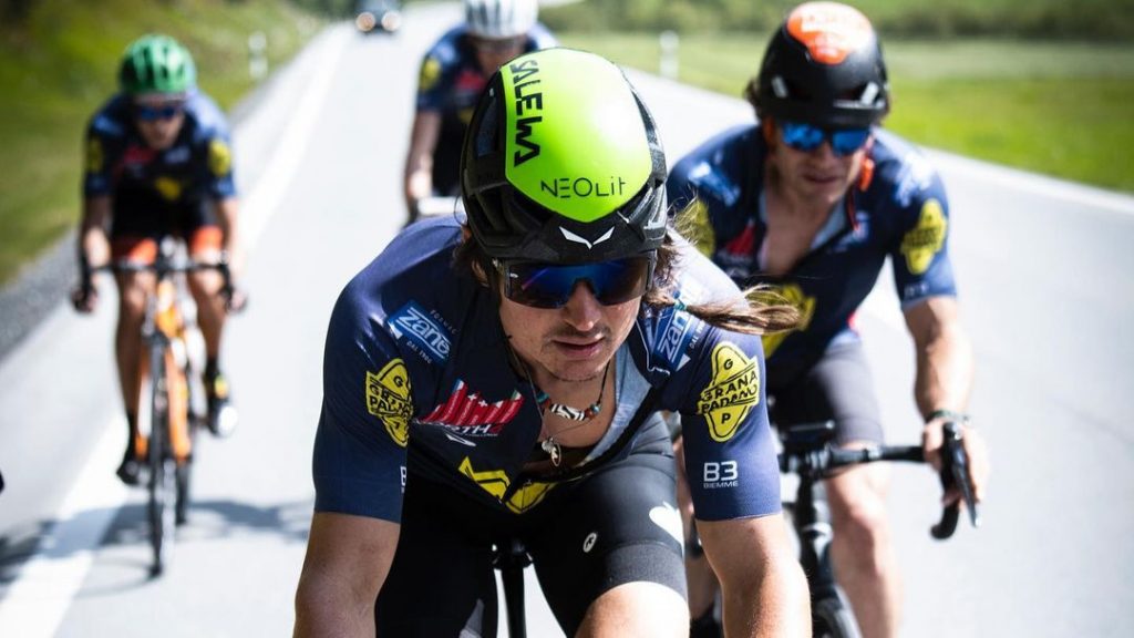 Simon e Roger in bici. Foto Instagram Simon Gietl