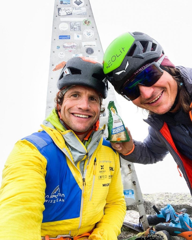 Roger e Simon in vetta al Pizzo badile. Foto Instagram Simon Gietl