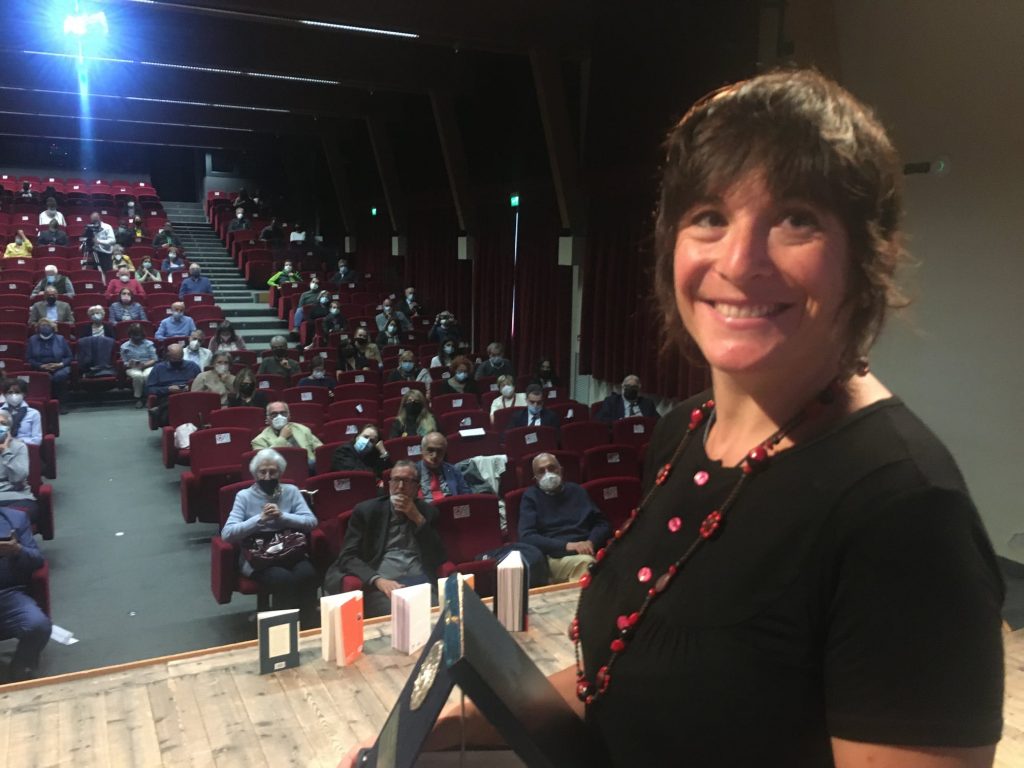 La premiazione di Irene Borgna - Foto FB Premio Mario Rigoni Stern