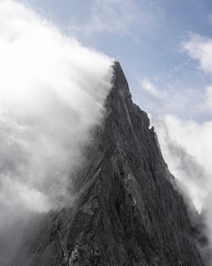 Il Pizzo Badile. Foto Instagram Simon Gietl