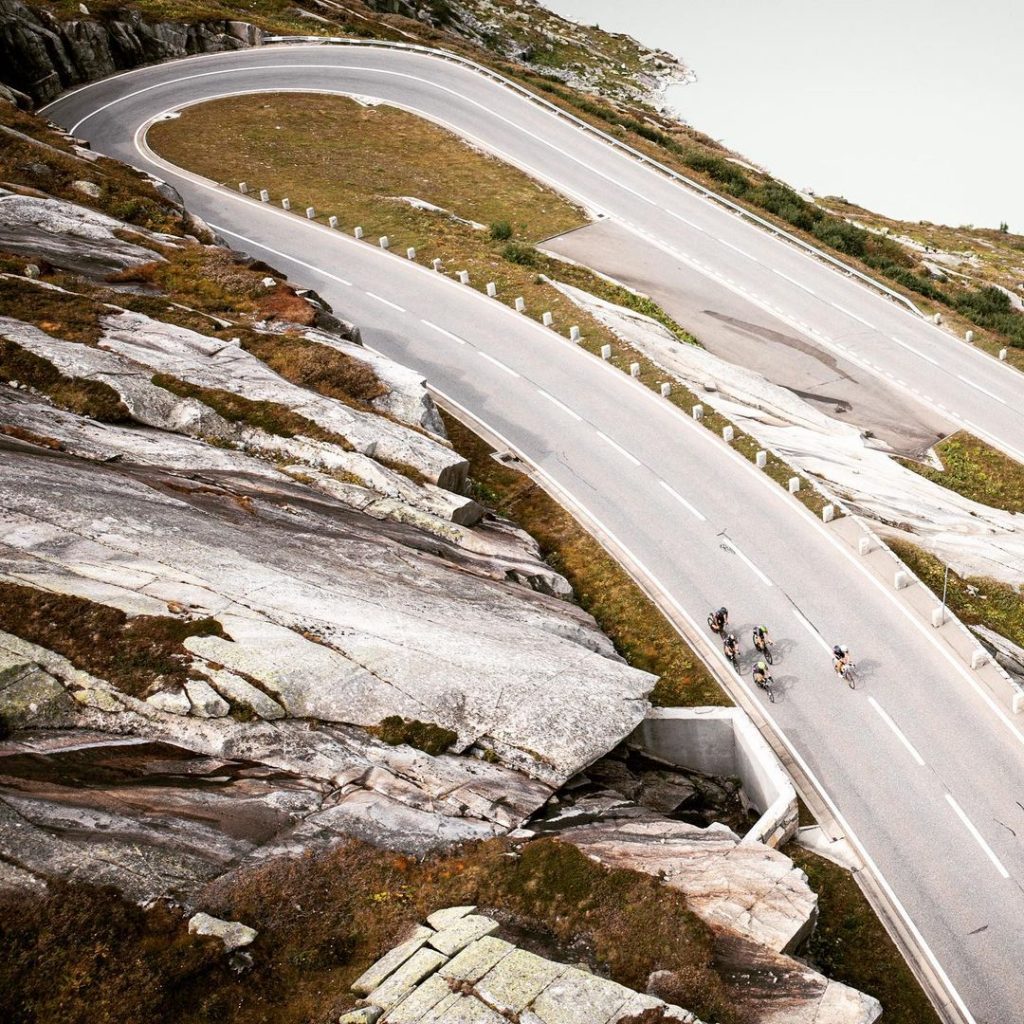 Salendo verso la nord del Cervino. Foto Instagram Simon Gietl