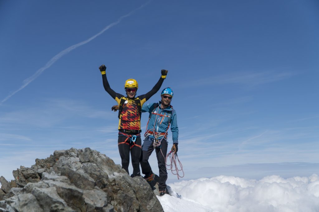 In cima al Piz Bernina con la guida che ha supportato la parte alta della salita. Foto archivio Boscacci