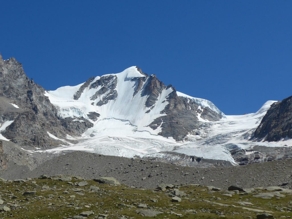Versante nord-ovest del Gran Paradiso dal rifugio Chabod. Foto Wikimedia Commons