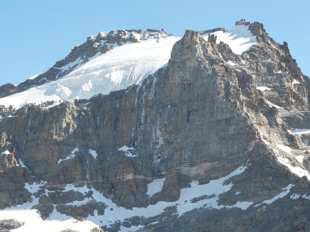 Il versante sud-ovest del Gran Paradiso. Foto Wikimedia Commons