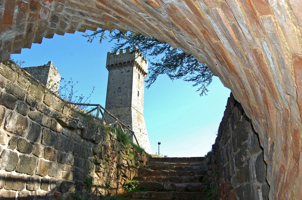 caccia al tesoro, borghi, touring club italiano