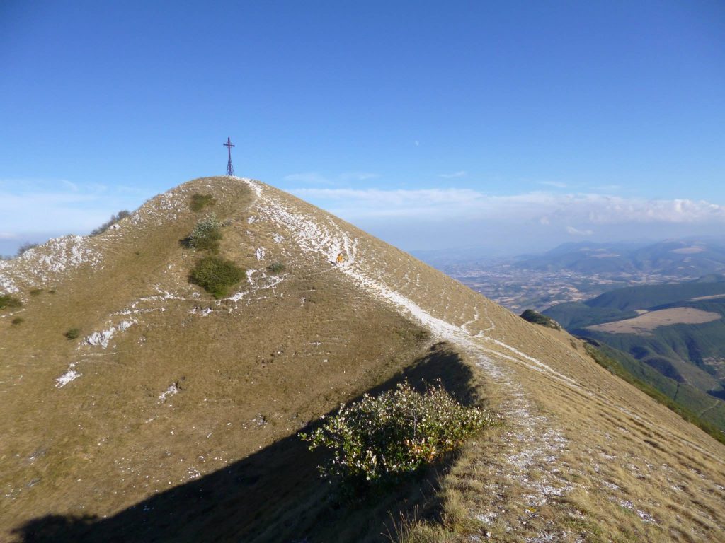 Croce sull'anticima del Monte Strega - Foto FB CAI Fossombrone