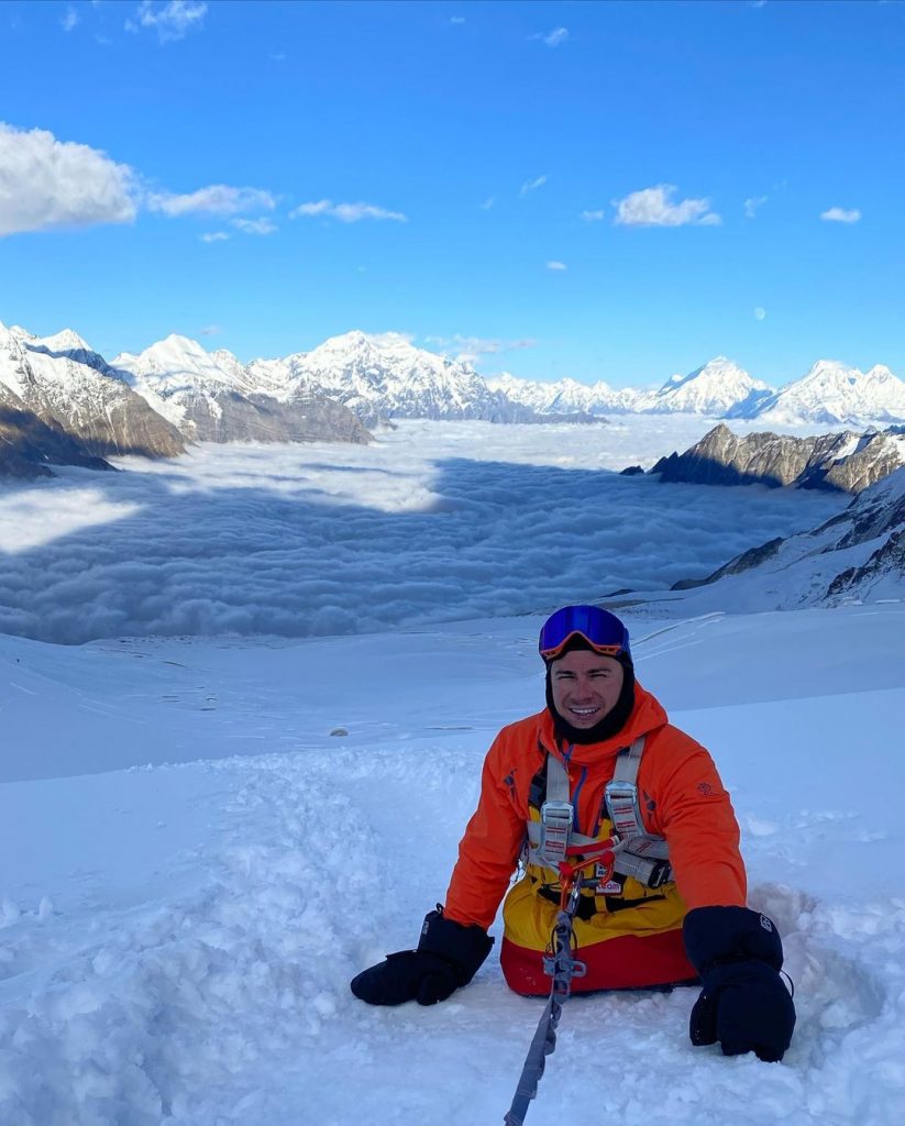 Durante la salita del Manaslu. Foto Instagram Rustam Nabiev