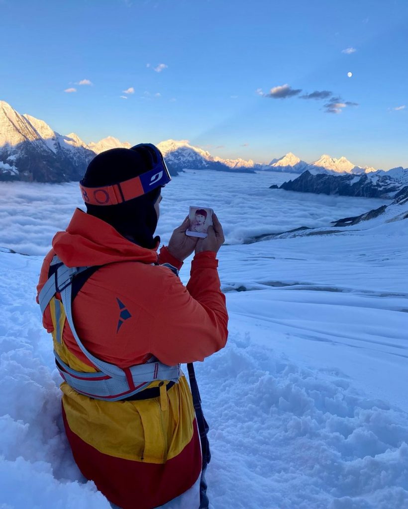 Durante la salita del Manaslu. Foto Instagram Rustam Nabiev