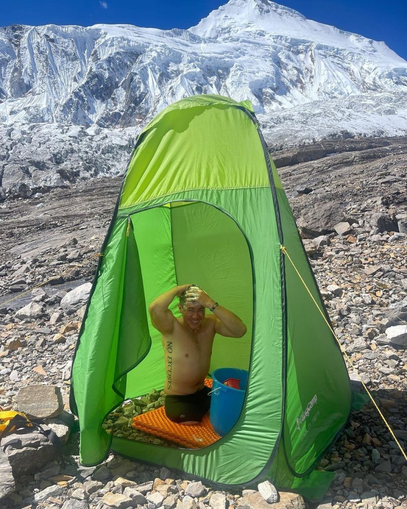 Al campo base del Manaslu. Foto Instagram Rustam Nabiev