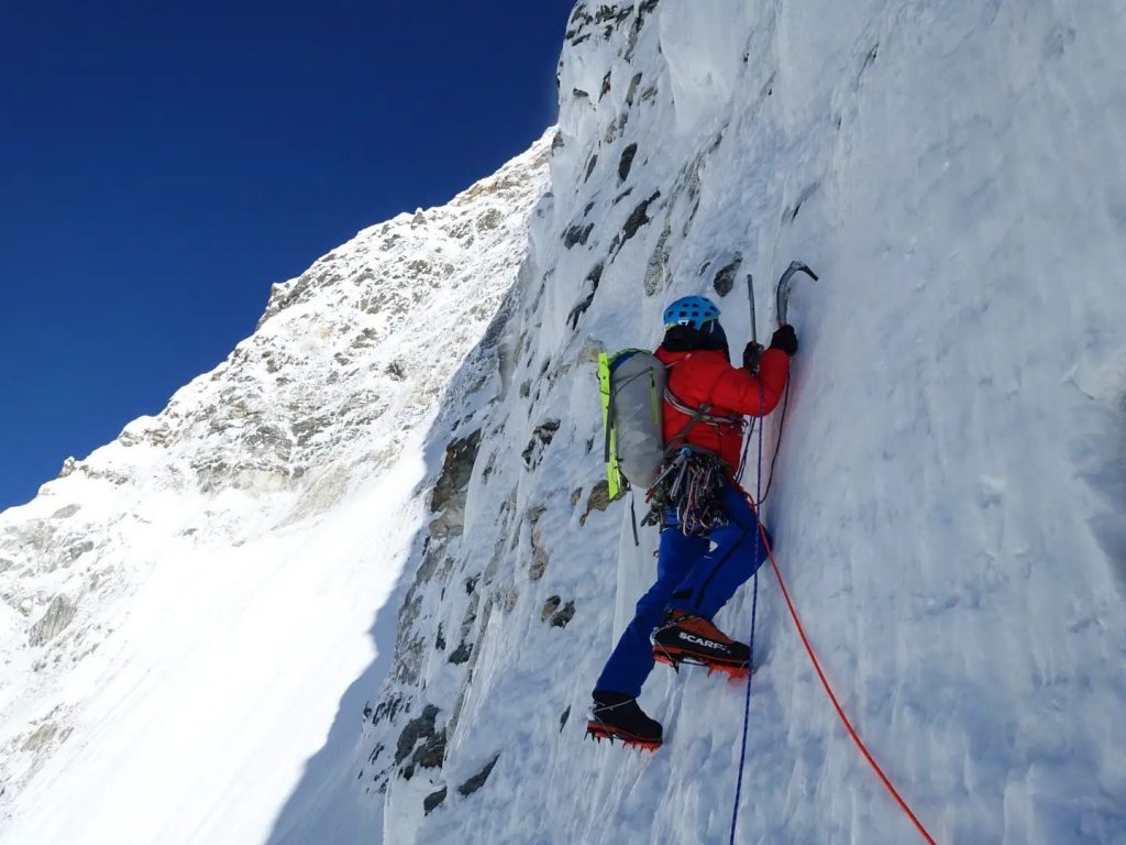 Nuova via sul Chamlang. Foto archivio Charles Dubouloz