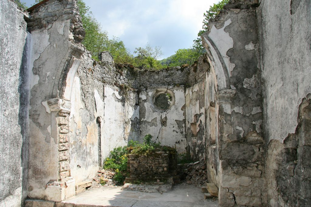 La Chiesa di Palcoda pre-restauro - Foto Wikimedia Commons @Alessio Milan