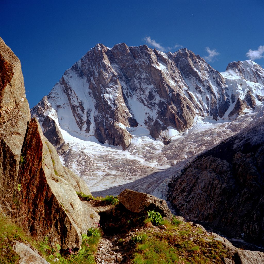 La  parete nord delle Grandes Jorasses. Foto wikimedia commons