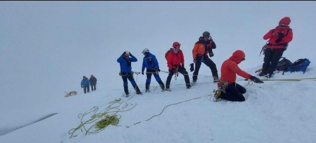 Soccorsi. Foto via Twitter