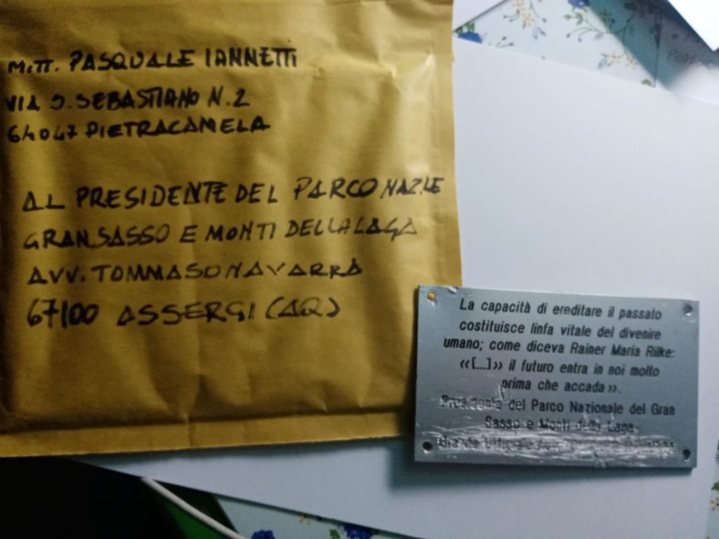 La targa in partenza per Assergi