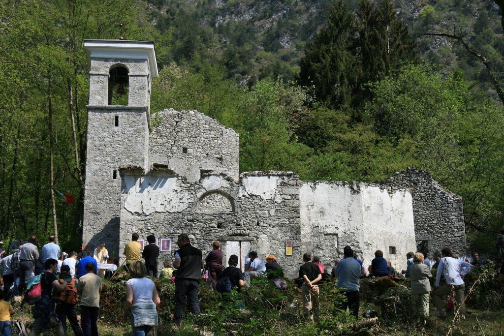 La Chiesa di Palcoda pre-restauro - Foto Wikimedia Commons @Alessio Milan