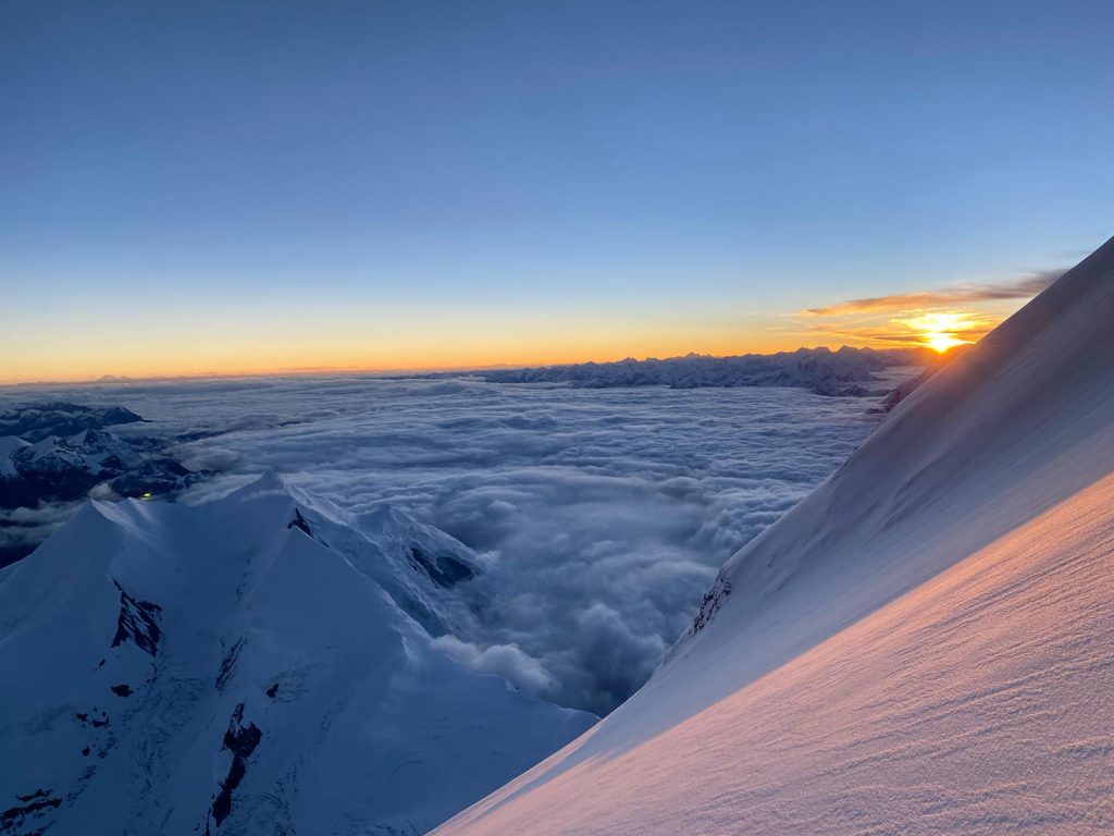 Alba sul Dhaulagiri. Foto archivio Marco Camandona