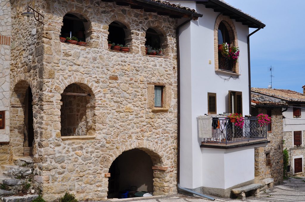 Borgo San Pietro, Isola del Gran Sasso - Foto Delegazione FAI Teramo