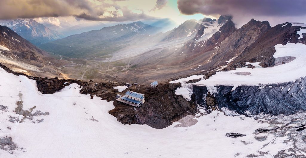 Il rifugio Casati. Foto Facebook Rifugio Casati e Guasti mt. 3269