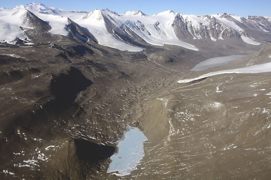 Taylor Valley- Foto Wikimedia Commons @Peter Rejcek, NSF