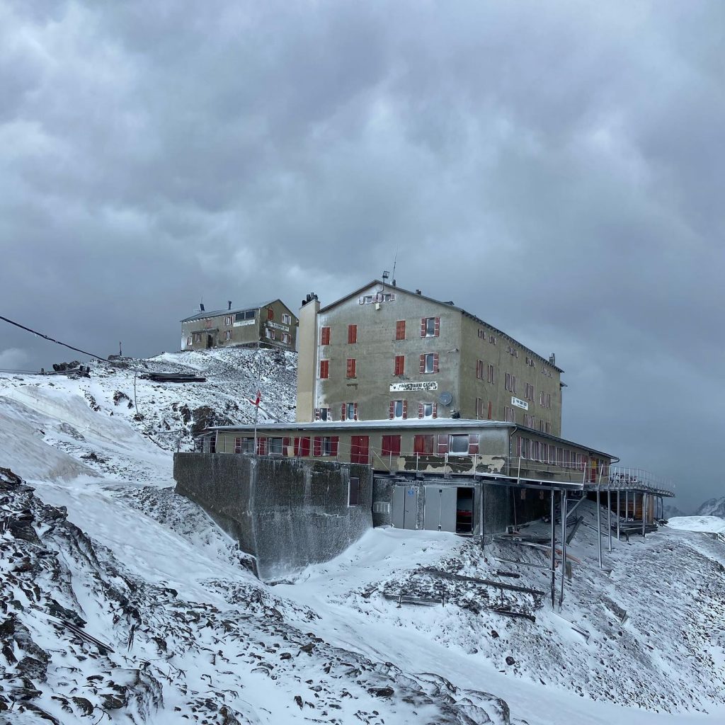 Il rifugio Casati. Foto Facebook Rifugio Casati e Guasti mt. 3269