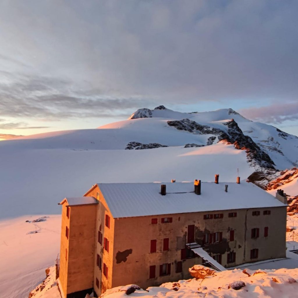 Il rifugio Casati. Foto Facebook Rifugio Casati e Guasti mt. 3269