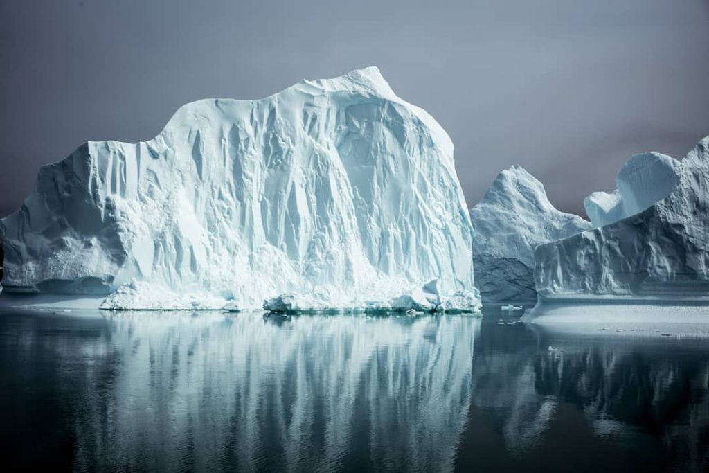 un iceberg tra i fiordi. Foto Jean-Louis Wertz Instagram