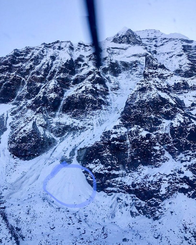 Ricerche dei tre dispersi. Foto @ Kailash Helicopter Services