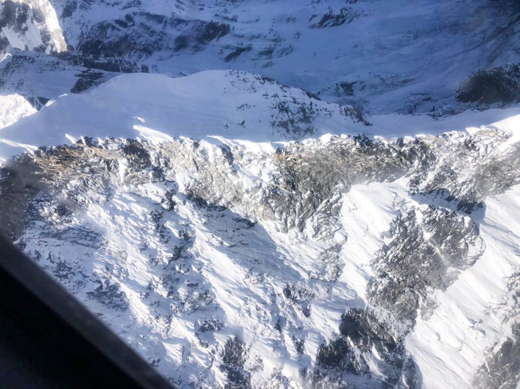 Ricerche dei tre dispersi. Foto @ Kailash Helicopter Services