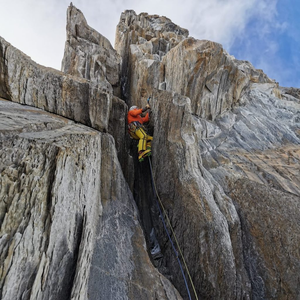Foto via Taras Pozdnii