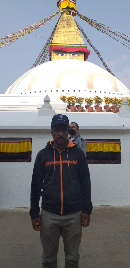 Sajid in questi giorni a Kathmandu prima di tornare in Pakistan