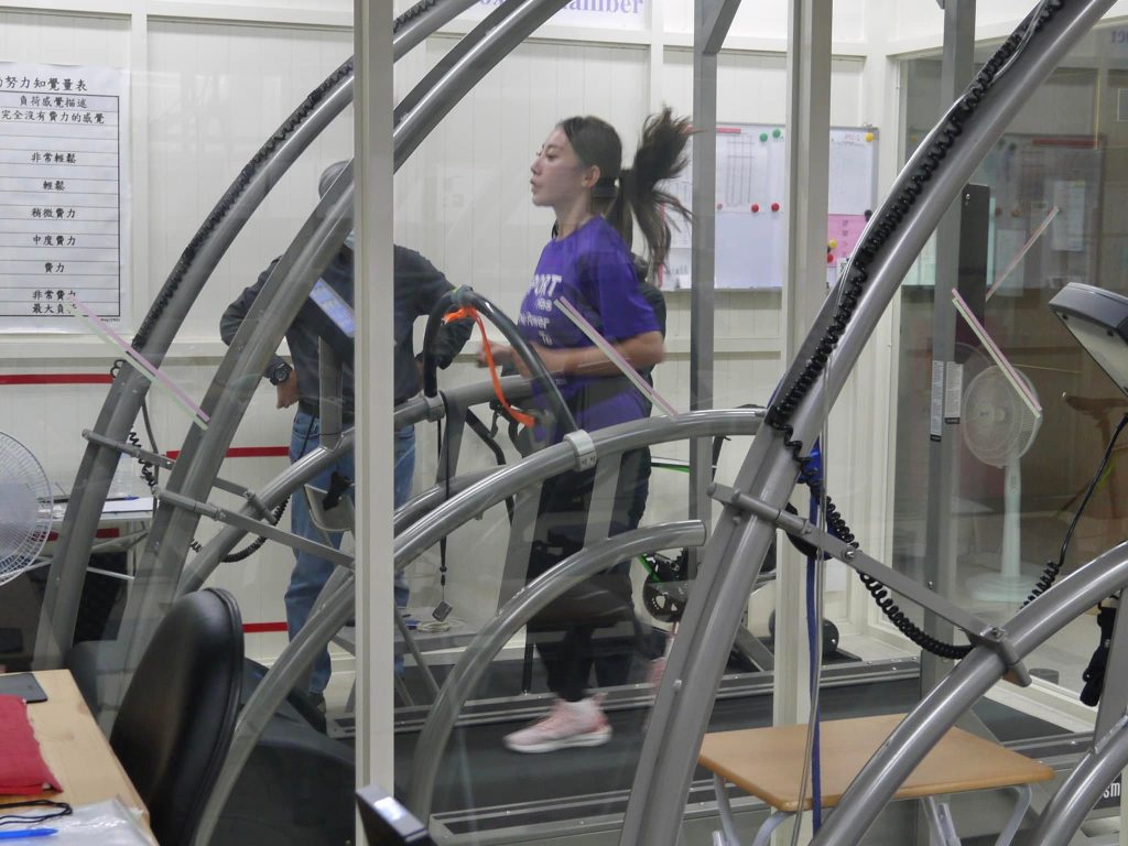 Grace Tseng in allenamento in camera ipobarica