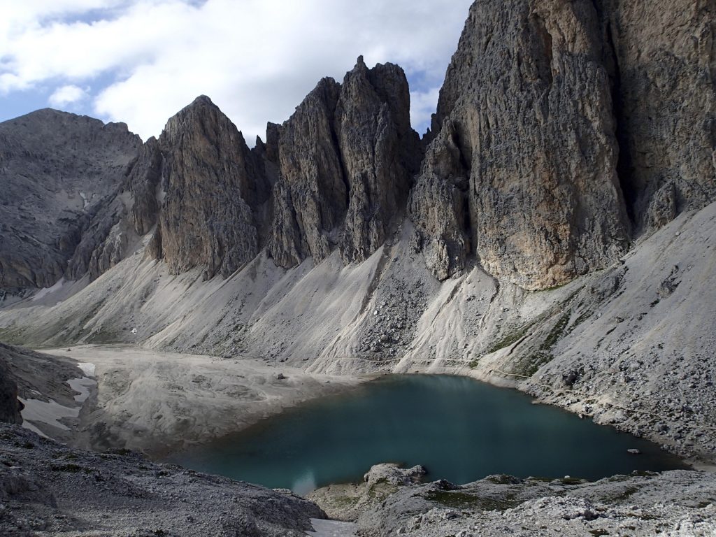 Il lago Antermoia, foto via wikimedia commons