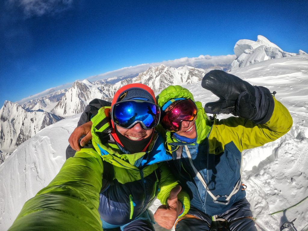 Symon Welfringer e Pierrick Fine in vetta al Sani Pakkush. Foto archivio Welfringer