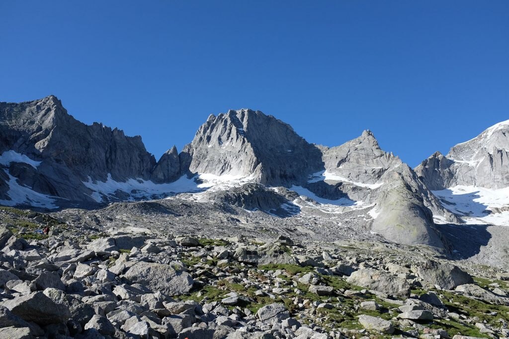 La cresta sud del Pizzo Badile.  Foto Wikimedia Commons