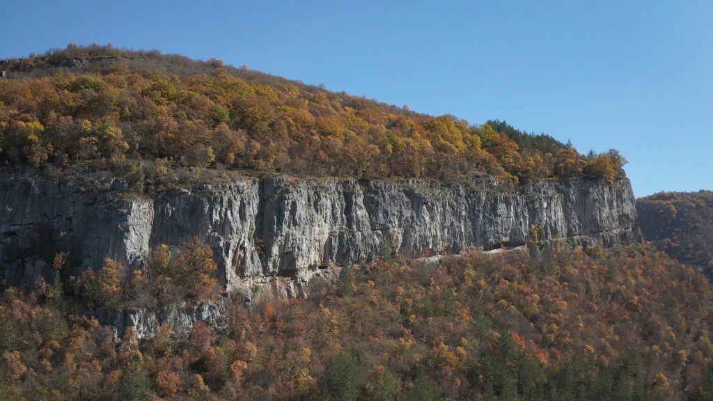 La falesia chiodata dai Ragni a Lakatnik. Foto archivio Ragni della Grignetta