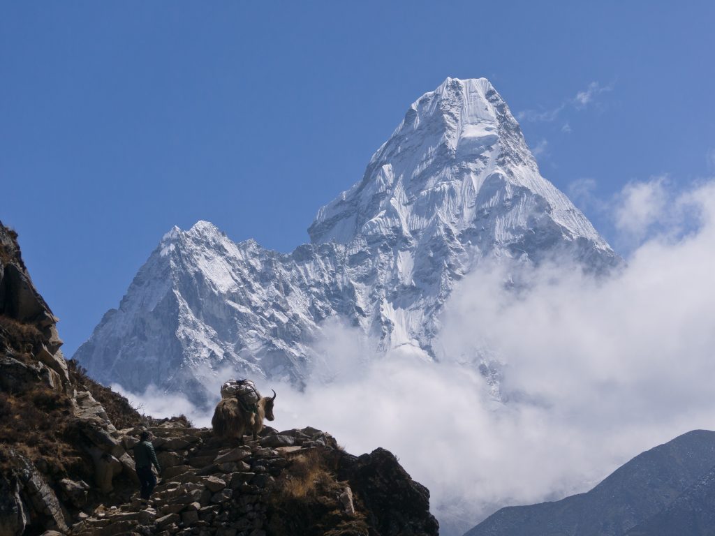 L'Ama Dablam visto da Pangboche. Foto wikimedia commons