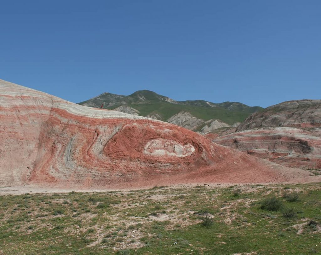 Candy Cane Mountain - Foto Instagram Shirin Shafiyeva (@shirinshafiyeva)