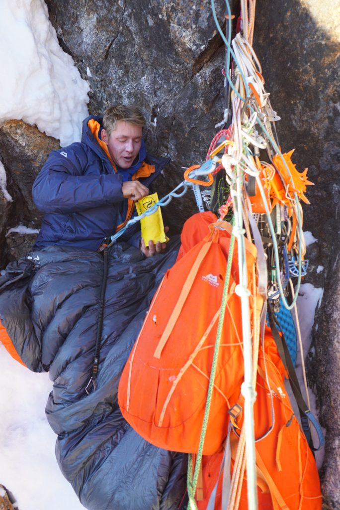 Bivacco in parete. Foto archivio Livingstone