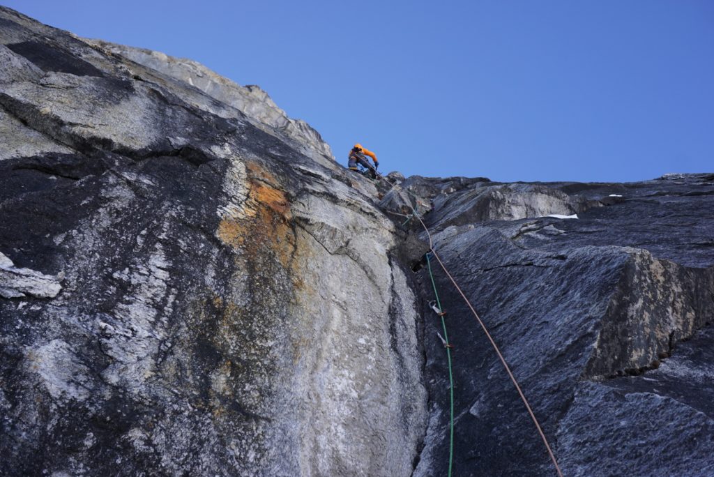 Durante la salita del pilastro nord-est. Foto archivio Livingstone