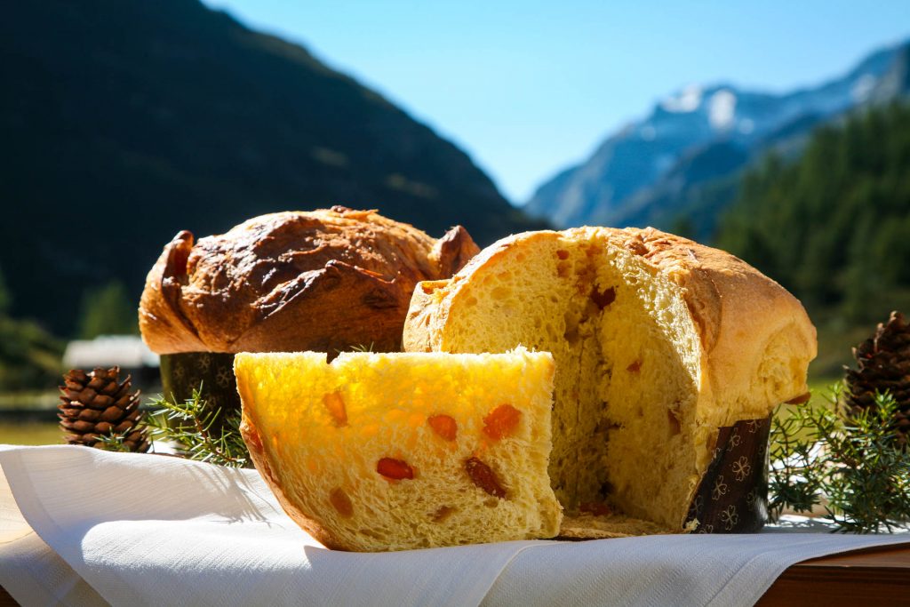 Il panettone dello chef Matteo Sormani del Walser Schtuba. Foto via FB