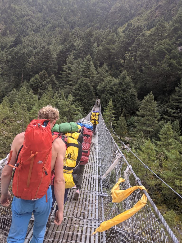 Un momento del trekking di avvicinamento. Foto archivio Livingstone