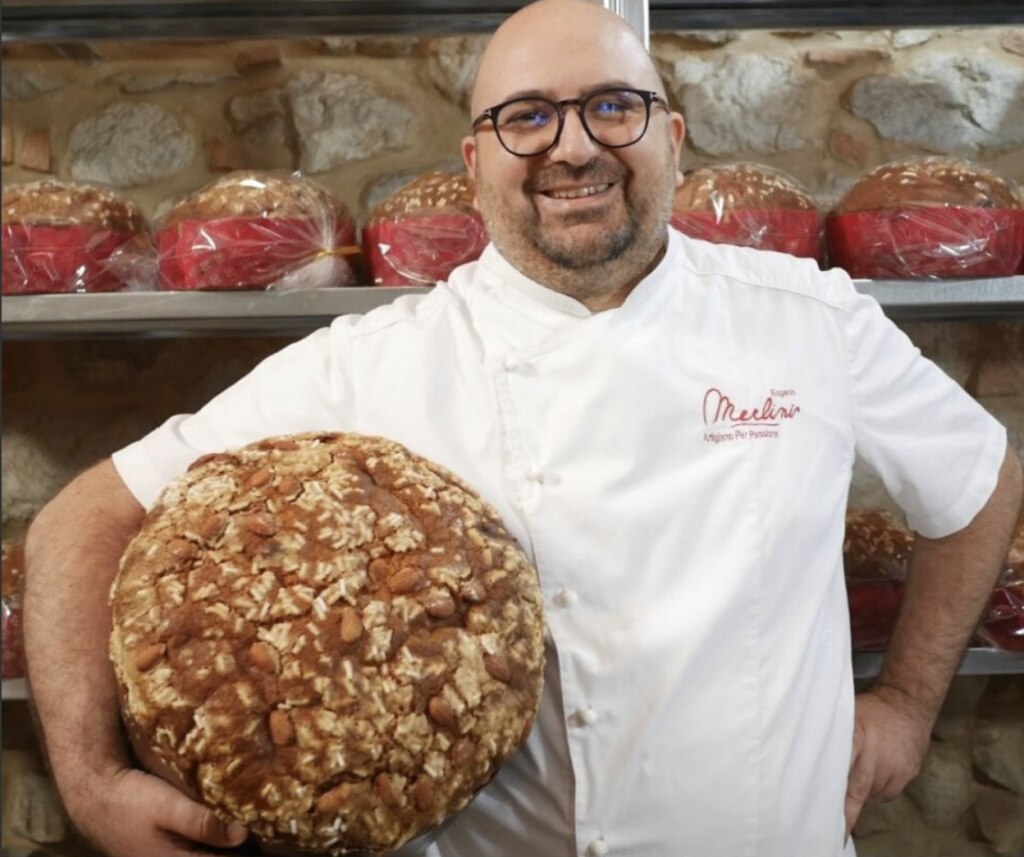 Eugenio Merlini con il suo panettone del Gran Sasso. Via FB