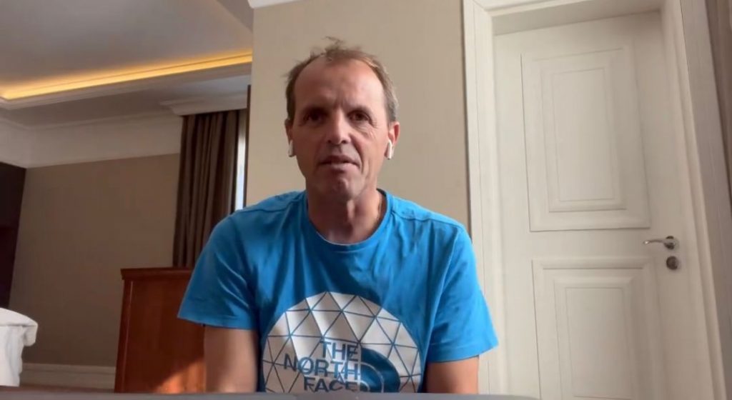 In albergo a Istanbul. Foto Simone Moro IG