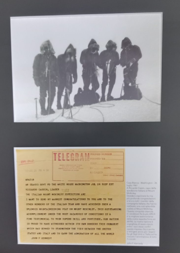 Foto di gruppo scattata ai compagni da Cassin. Sotto l