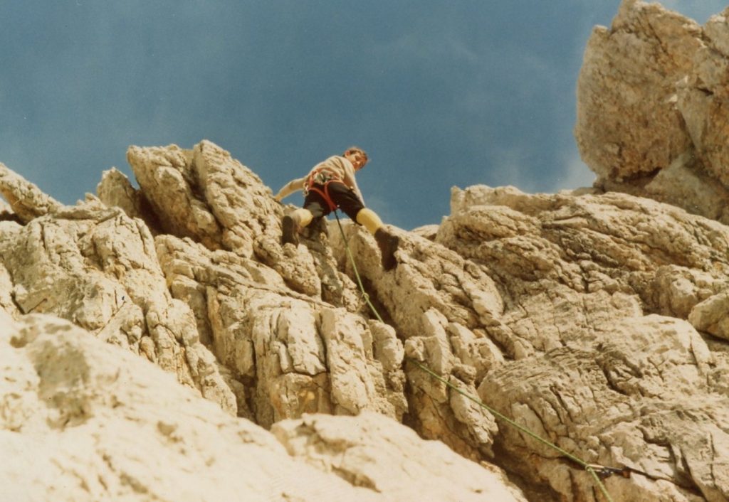 Un giovane Franco Nicolini alle prese con le prime scalate dolomitiche. Foto archivio Nicolini