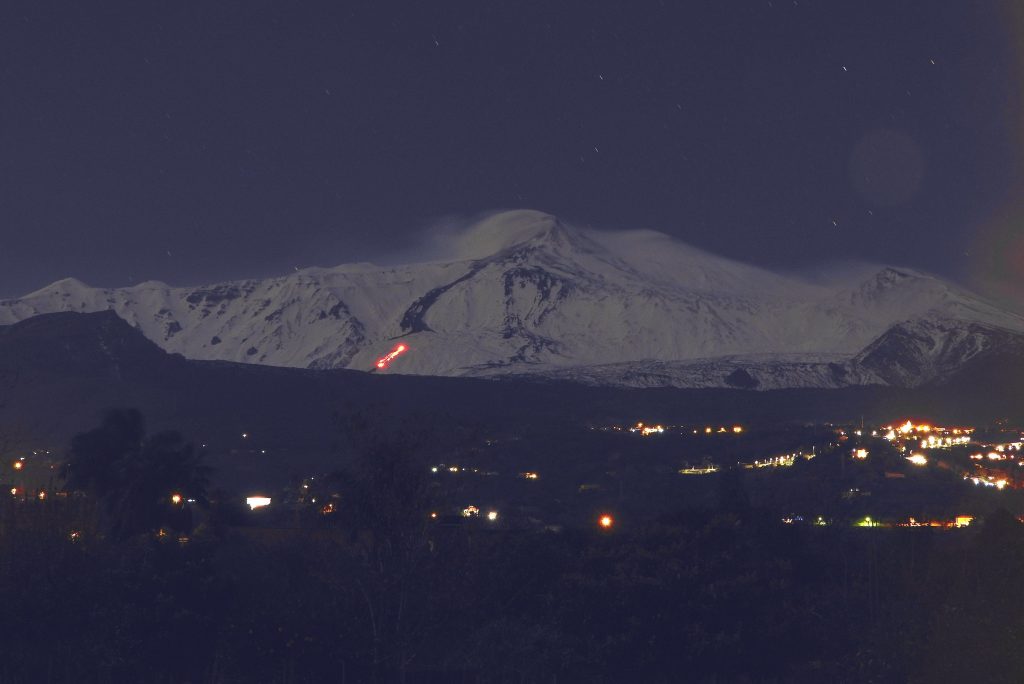 La colata vista da San Leonardello (vicino a Giarre) - Foto Fb Boris Behncke