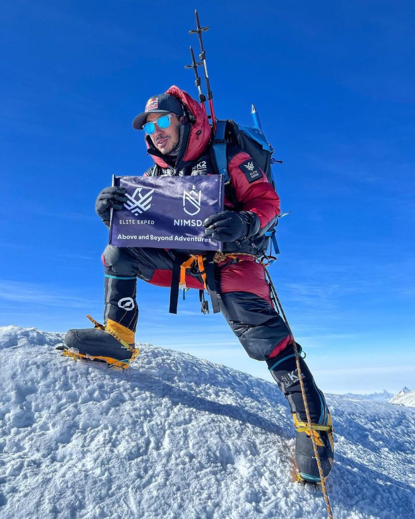 Nirmal Purja in cima al Monte Vinson. Foto Instagram Nirmal Purja